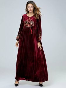 -- NEW--BEAUTIFUL--VELVET--FLOOR-ความยาวชุด WITH-BEAUTIFUL--RESHAM---ZARI ทำงาน-สำหรับพรรค-สวมใส่/จัดงานแต่งงาน @ 2021 - Product Image 2