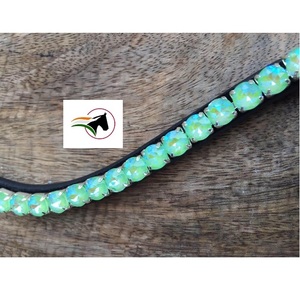 สายคาดศีรษะคริสตัลเพอริดอตเคลือบเงา พร้อมตัวล็อคแบบตะขอและห่วง สายคาดหนังคุณภาพพรีเมียม ผลิตภัณฑ์สำหรับขี่ม้าแบบมืออาชีพจากอินเดีย - Product Image 5