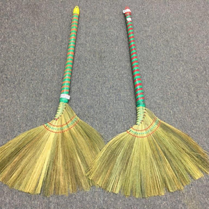 Escoba de Paja Natural de Origen Vietnamita / Escoba de Limpieza Suave / Uso en Todas las Estaciones - Product Image 1