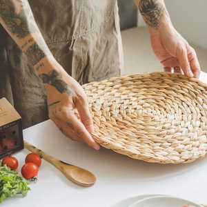 Magnifique napperon rond nordique tressé en gros en jacinthe d'eau pour salle à manger ou hôtel - Product Image 5