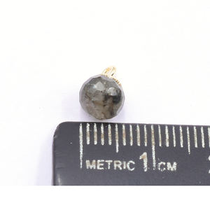 Pendentif rond en labradorite 10-12 mm plaqué or avec bélière pour la fabrication de bijoux - Product Image 3