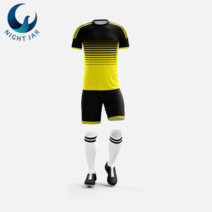Ensemble de maillot et short de football haute performance, 100 % polyester, respirant, séchage rapide, personnalisable - Product Image 2