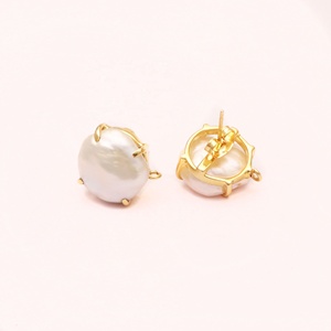Pares de pendientes chapados en oro, joyería de latón dorado, pendiente de tuerca de agua dulce, joyería hecha a mano de piedras preciosas para ella, pares al por mayor - Product Image 2