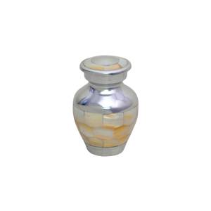 Petite urne souvenir en laiton marron gravée à la main Mini urne funéraire pour cendres humaines et animales Décorations commémoratives en métal - Product Image 5