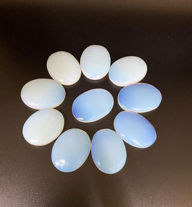 Pierre de paume lisse en opalite polie en gros pour la guérison émotionnelle, l'amour, la force, la réduction de l'anxiété, l'énergie lunaire, le Feng Shui, la maison - Product Image 1