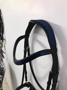 Brida de lujo para caballo con purpurina y frontal de hematita a juego, forro de neopreno, disponible en múltiples opciones de color. - Product Image 4