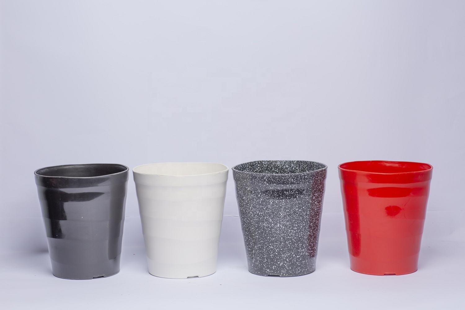 สีขาว, สีแดง, สีดำ, สีสเปรย์สีดำ, สีแดงสเปรย์