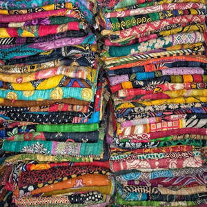 Edredón Kantha bohemio vintage de un solo tamaño, edredón de retazos de Sari indio para uso en hoteles, decoración navideña - Product Image 3