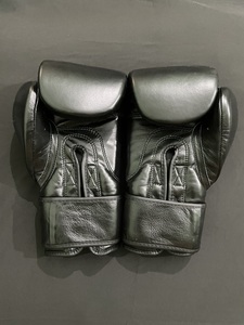 Gants de boxe noirs fabriqués en cuir de vachette véritable Logo et conceptions sur mesure Engrenages de combat professionnels - Product Image 5