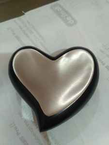 Étain en laiton avec contour noir en forme de cœur, fournitures d'enterrement, brasworld inde - Product Image 2