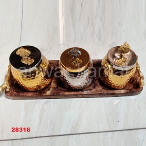 Plateau de service rectangulaire en bois avec poignées en métal - Product Image 1