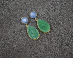 หินควอตซ์สีฟ้าประดับพลอยดรูซี่สีเขียวชุบทองทำด้วยมือของขวัญทันสมัยสำหรับงานแต่งงานของเธอ - Product Image 3