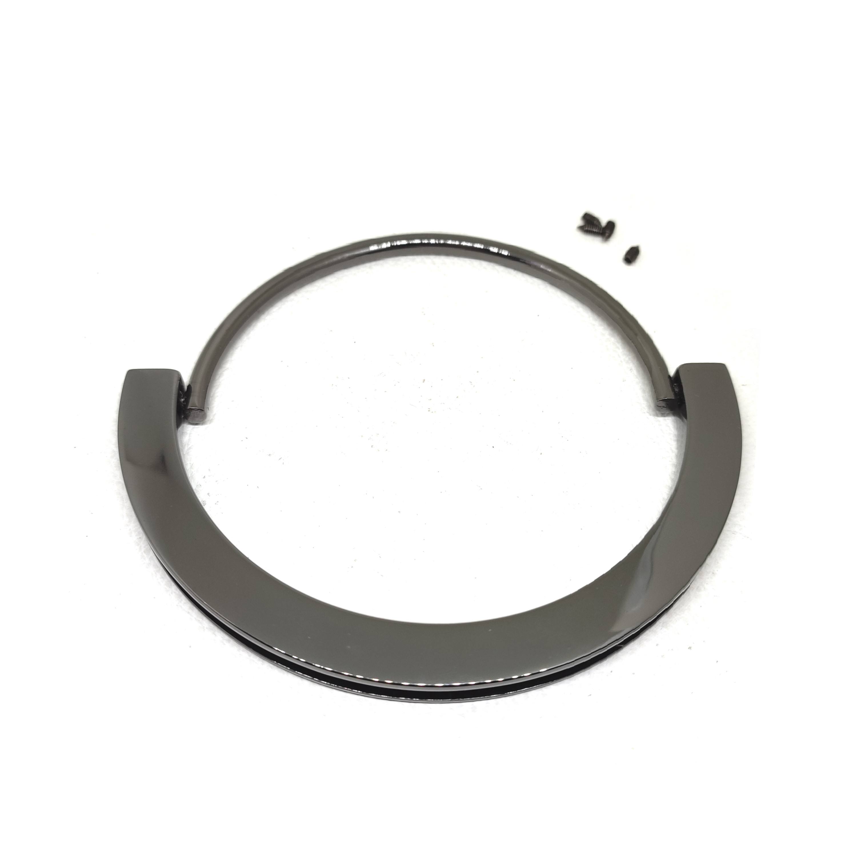 ปืนแขวนโลหะ (n.f.)