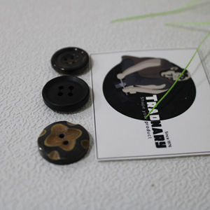 Natural Circular tallado diseño impreso suéter cuerno botones Alto negro marrón ropa botones abrigo chaqueta ropa tradicional - Product Image 1