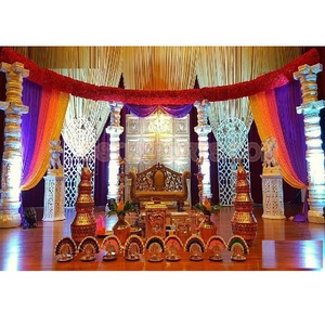 Decoración de Escenario para Recepción de Boda Tamil, Impresionante Diseño de Escenario con Temática Tamil, Escenario de Boda Tradicional con Pilares Dev, Reino Unido - Product Image 1