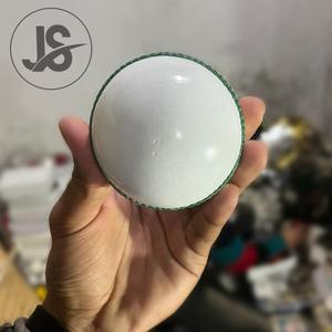 Pelota de Críquet de Cuero Cosida a Mano de 4 Piezas, Blanca, para Partido y Entrenamiento - Product Image 5