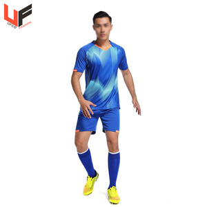 Juego de uniformes de fútbol impresos por sublimación personalizada de alta calidad para adultos y niños Mostrar el nombre del equipo Diferentes opciones de estilos - Product Image 3