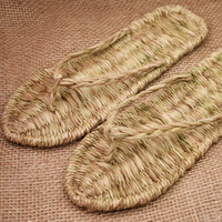 Sandales en raphia naturel tissées à la main en herbe de mer en gros, tongs plates en paille, chaussures plates fabriquées au Vietnam