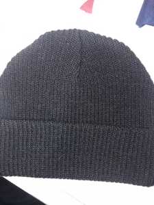 Bonnet d'hiver en acrylique 100% tricoté sur mesure - Product Image 2