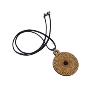 Pendentifs en bois gravés à vendre | Obtenir des pendentifs en bois gravés | Pendentifs en bois gravés en ligne Pierre de poche gravée Acheter maintenant - Product Image 1