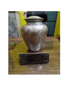 Hermosa urna funeraria de metal grabada al estilo americano para adultos, suministros funerarios - Product Image 1