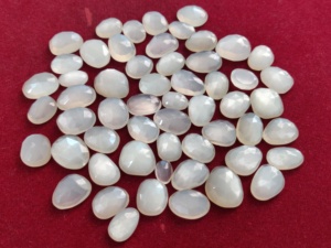 Pierre de lune blanche de forme irrégulière naturelle de taille libre, coupe de Rose de qualité supérieure-pierre de lune blanche irrégulière en vrac - Product Image 3