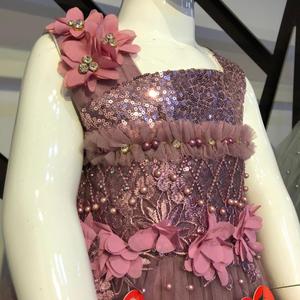 ชุดเดรสยาวถึงเข่าสำหรับเด็กผู้หญิงชุดกระโปรงยาวถึงเข่าผ้าคอตตอนแฟนซีทรงผมประดับเลื่อมสไตล์ยอดนิยมสำหรับฤดูใบไม้ผลิ - Product Image 2