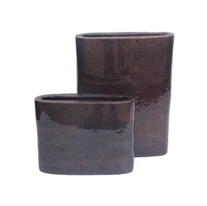 Florero de aluminio fundido de alta calidad con acabado de latón desgastado también disponible en decoración de sala de estar de cobre para el hogar - Product Image 1