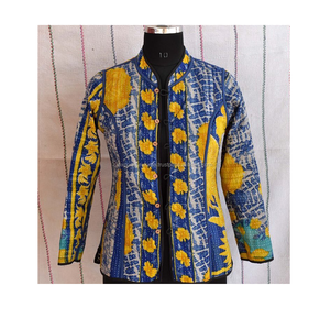 Veste Kantha tissée à la main Veste vintage réversible imprimée Indigo avec rembourrage en coton et broderie tricotée traitée - Product Image 5