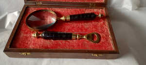 แว่นขยายมือถือไม้โบราณ & ขวดที่เปิดหน้าจอพร้อมกล่องสีแดงสำหรับอ่าน - Product Image 3