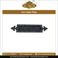 Plaque de porte verticale en fonte décorative avec fente pour courrier, finition noire antique, embout en laiton |   Quincaillerie de porte vintage robuste