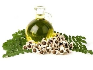 High Quality Cold Pressed <b>Moringa</b> Carrier Oil Liquid Formed from <b>Seeds</b> - Product Image 6