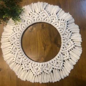 Espejo de Macramé Hecho a Mano con Precisión - Product Image 1
