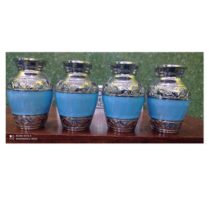 โกศใส่ศพทองเหลืองสำหรับขี้เถ้าของมนุษย์โดย brassworld อินเดีย - Product Image 1