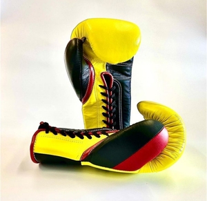 Guantes de boxeo de cuero de vaca amarillos personalizables para artes marciales con cordones de sujeción - Product Image 1