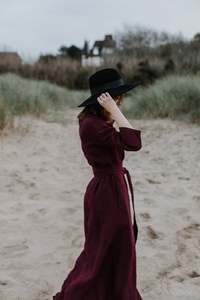 Robe longue sexy de plage, style bohème, élégante, couleur bordeaux, col en V, longueur au sol, manches courtes, 100% lin, unie, respirante - Product Image 2