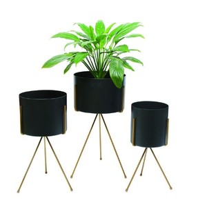 Juego de 3 Macetas Decorativas Modernas de Acero Inoxidable para Interiores y Exteriores con Soporte Trípode Dorado - Product Image 1