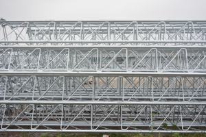 Fabricant de tours en acier à treillis angulaire pour les lignes de transmission électrique, galvanisation à chaud, hauteur de 60 à 180 m, couleur argent - Product Image 4