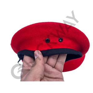 Étui cBeret personnalisé pour cérémonie en plein air - Product Image 2