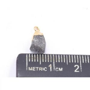 Piedra del sol negra con colgante chapado en oro de forma áspera de fianza - Product Image 3