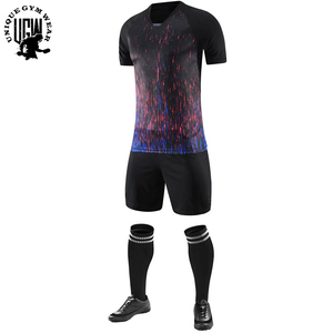 Maillot de football homme col en V 2026 de qualité supérieure, couleurs noir/vert, en polyester/coton doux, séchage rapide et respirant, coupe athlétique - Product Image 2
