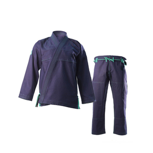 Uniforme de combat de karaté en deux pièces dans un style traditionnel des arts martiaux avec un matériau en coton/polyester et des options de logo personnalisé - Product Image 5