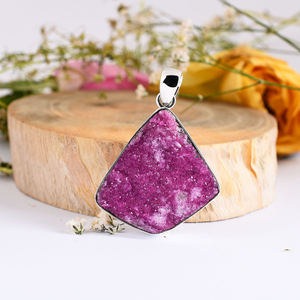 Colgante de calcita de cobalto natural Colgante de Plata de Ley 925 Calidad Cobalto Calcita Piedra preciosa Diseño hecho a mano - Product Image 1