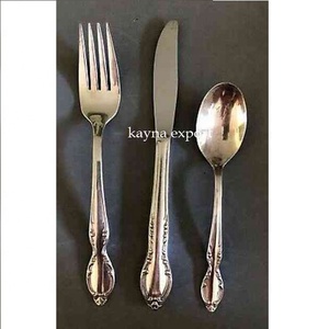 Vente en gros de couverts de restaurant Set de cuillères uniques en métal fait à la main Set de couverts pour mariage et fête - Product Image 1