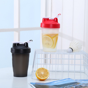 कस्टम लोगो के साथ BPA मुक्त 13 Oz प्लास्टिक प्रोटीन प्रकार के बरतन बोतल मिश्रण गेंद और रंगीन ढक्कन - Product Image 3