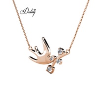 Pendentif oiseau colombe flambée Daisini orné de cristaux Swarovski Collier plaqué or blanc 18 carats de haute qualité