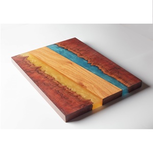 Planche à découper de service en bois de conception artisanale naturelle de couleur de résine grise avec de la résine pour des fruits - Product Image 4