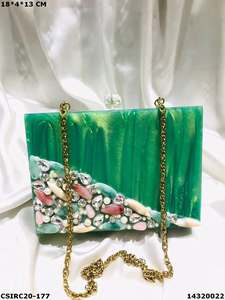 Sacs de soirée en résine faits à la main par des designers internationaux Craftstages pour femmes, élégantes pochettes de mariée fabriquées en Inde - Product Image 4