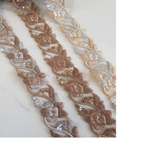 Rubans en organza brodés à la main sur mesure avec des motifs floraux découpés en coton 100% dans des options de couleurs et des tailles assorties pour les robes de mariée - Product Image 1