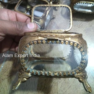 Boîte à bijoux en verre doré avec cadre en métal vintage fait à la main rangement de bijoux en laiton personnalisable pour la décoration intérieure affichage de cadeaux de bibelots - Product Image 2